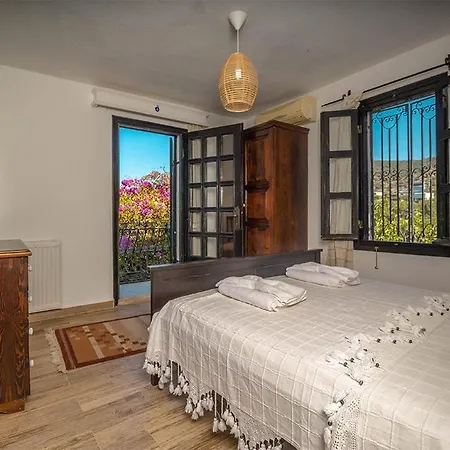 Leila Private Pool Villa *